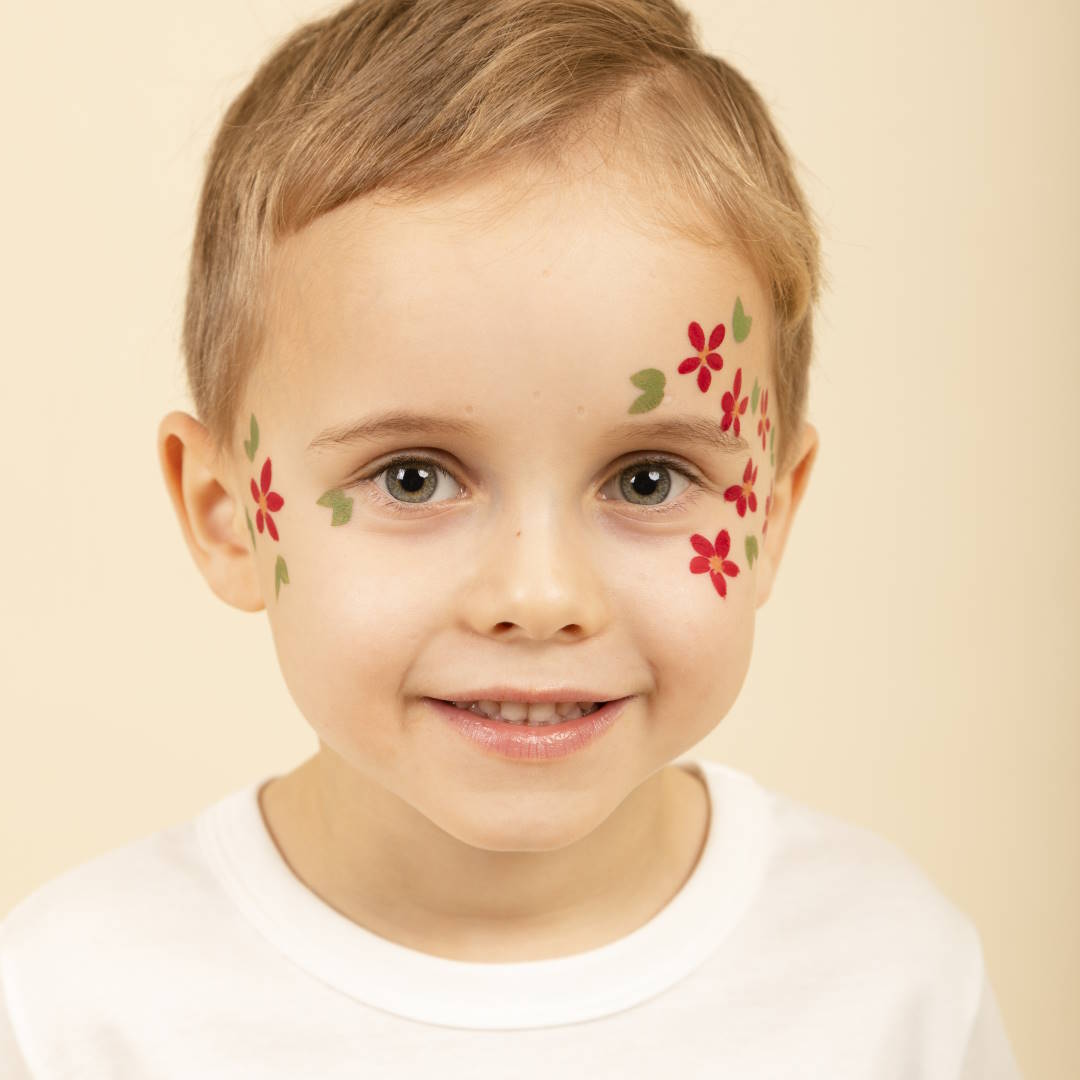 maquillage mardi gras pour enfant avec fleurs étape 3